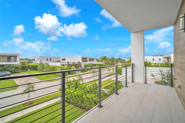 16572 S Botaniko Drive S, Weston, FL 33326