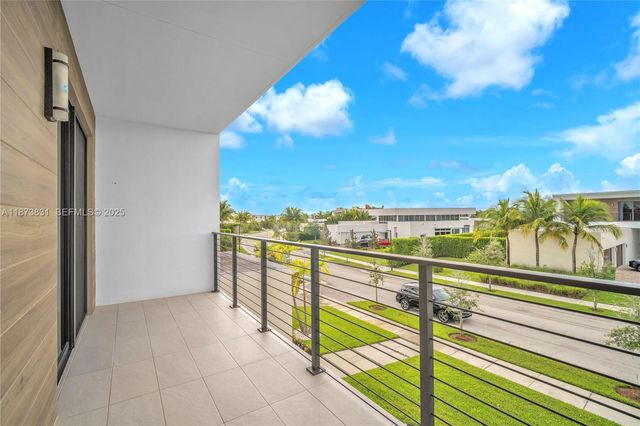 16572 S Botaniko Drive S, Weston, FL 33326