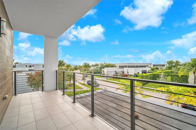 16572 S Botaniko Drive S, Weston, FL 33326
