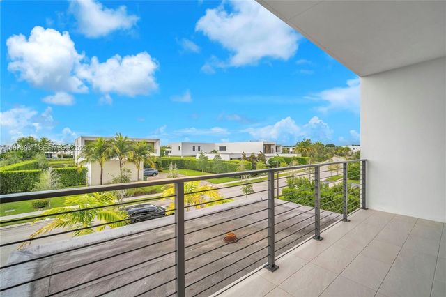 16572 S Botaniko Drive S, Weston, FL 33326