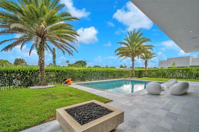 16572 S Botaniko Drive S, Weston, FL 33326
