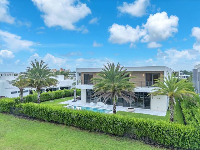 16572 S Botaniko Drive S, Weston, FL 33326