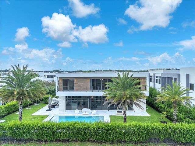 16572 S Botaniko Drive S, Weston, FL 33326