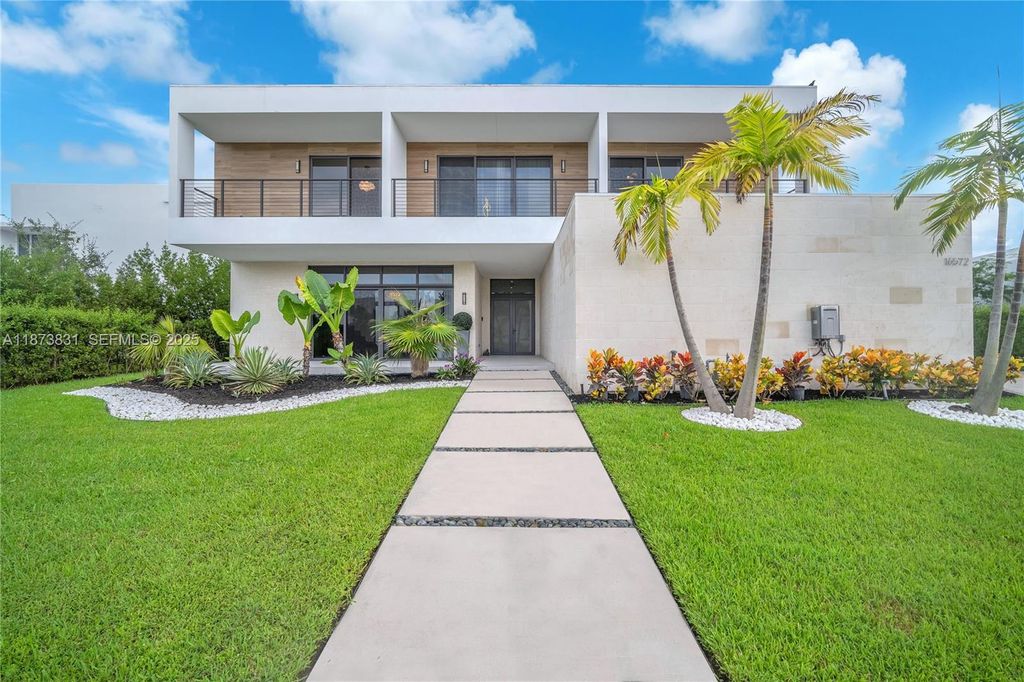 16572 S Botaniko Drive S, Weston, FL 33326