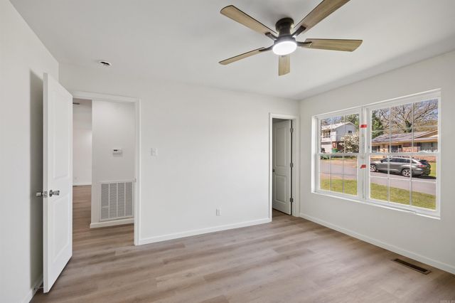 12 Lance Dr, Sherwood, AR 72120