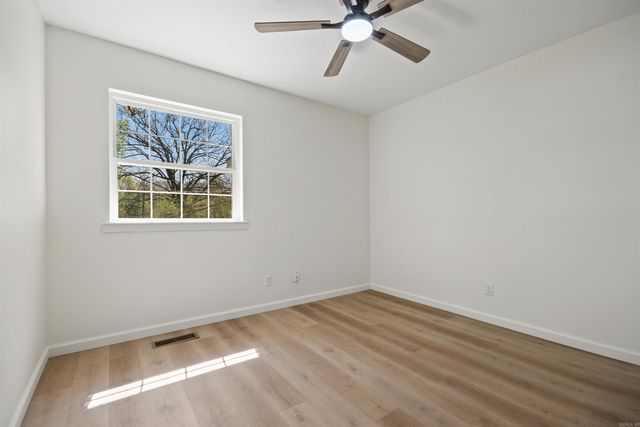 12 Lance Dr, Sherwood, AR 72120