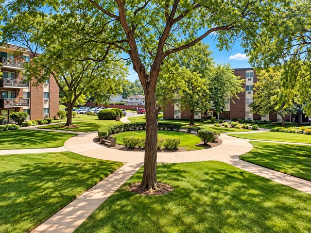 1321 S Finley Road 312, Lombard, IL 60148