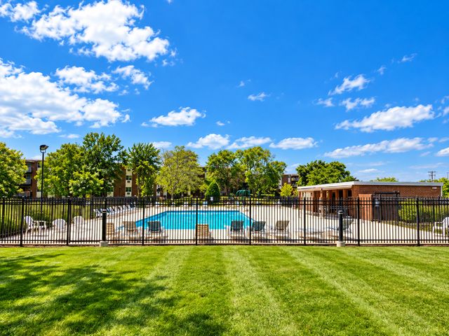 1321 S Finley Road 312, Lombard, IL 60148