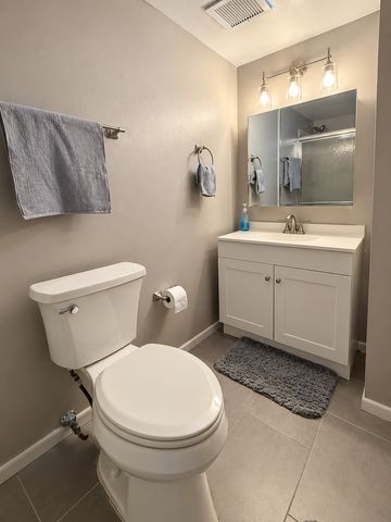 1321 S Finley Road 312, Lombard, IL 60148