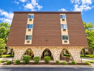1321 S Finley Road 312, Lombard, IL 60148