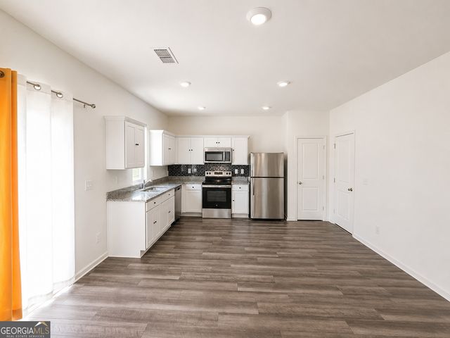 125 N Chesapeake Bay Drive, Locust Grove, GA 30248