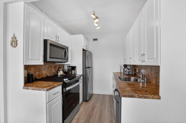 4051 Guildford C, Boca Raton, FL 33434