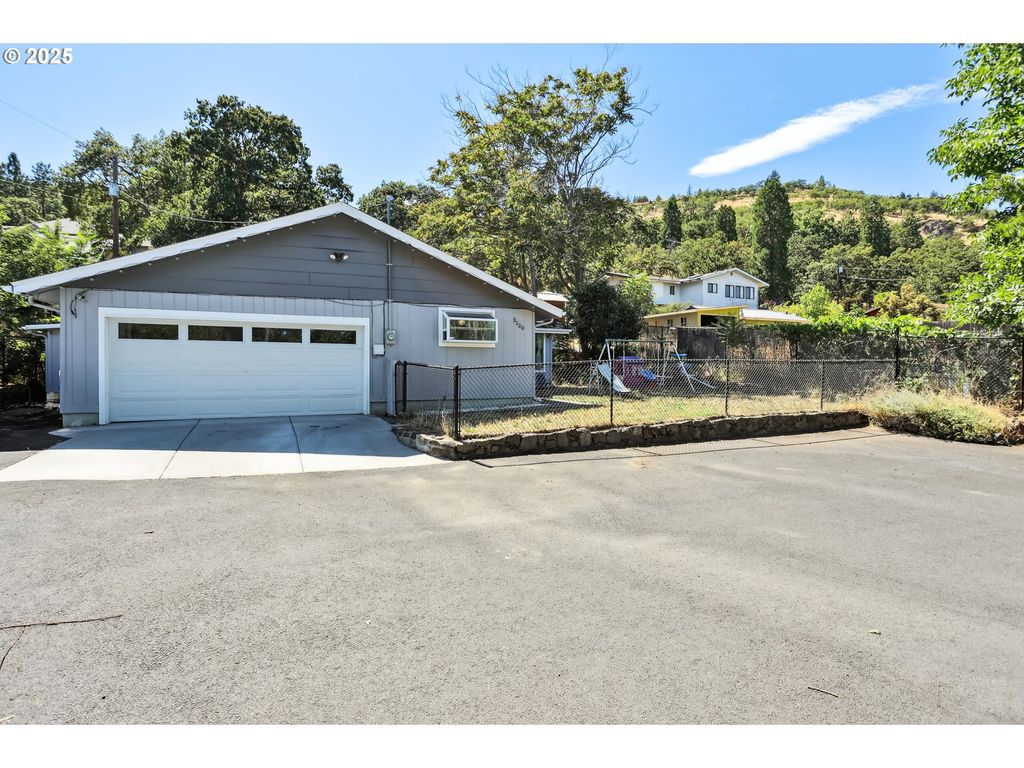 3120 W 12TH St, The Dalles, OR 97058