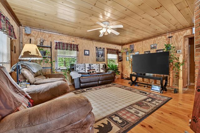 636 Bear Paw Trail, Blue Ridge, GA 30513