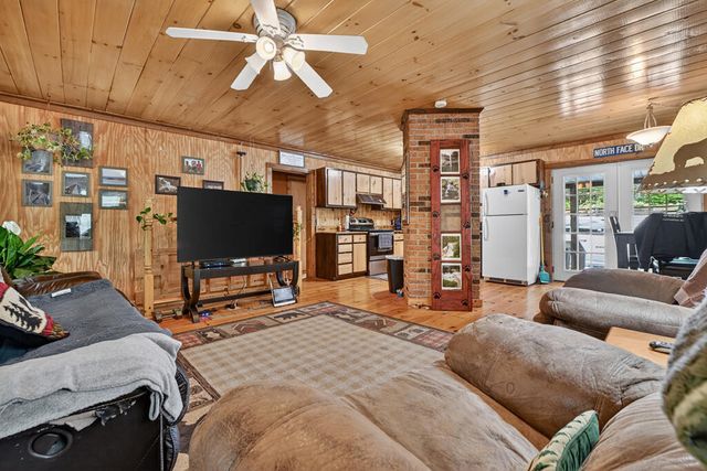 636 Bear Paw Trail, Blue Ridge, GA 30513