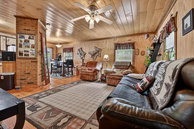 636 Bear Paw Trail, Blue Ridge, GA 30513