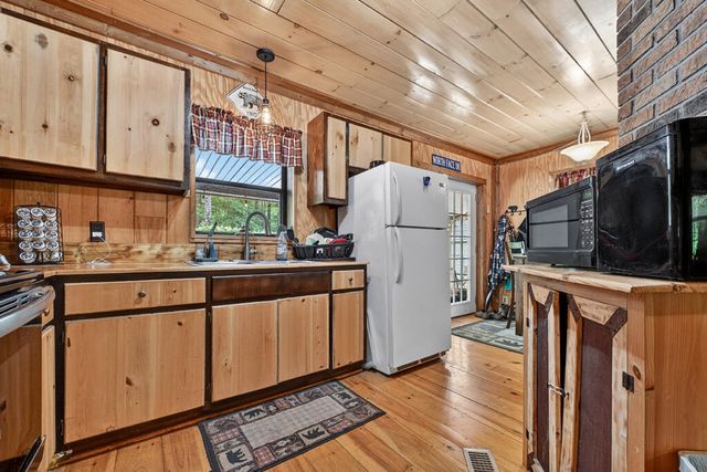 636 Bear Paw Trail, Blue Ridge, GA 30513