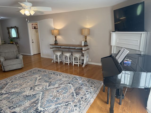 1702 Abiff Rd, Burns, TN 37029