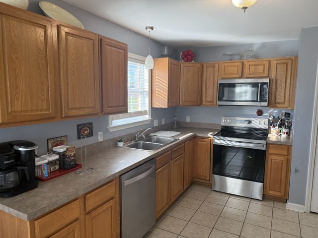 1702 Abiff Rd, Burns, TN 37029