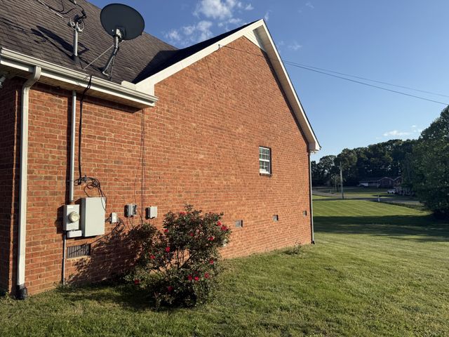 1702 Abiff Rd, Burns, TN 37029