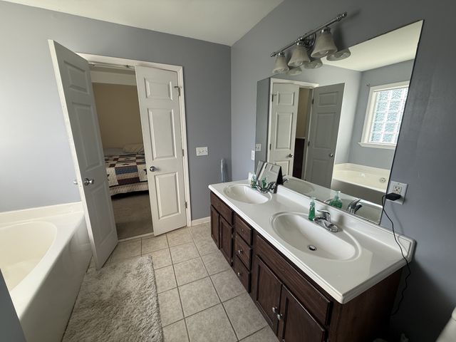 1702 Abiff Rd, Burns, TN 37029