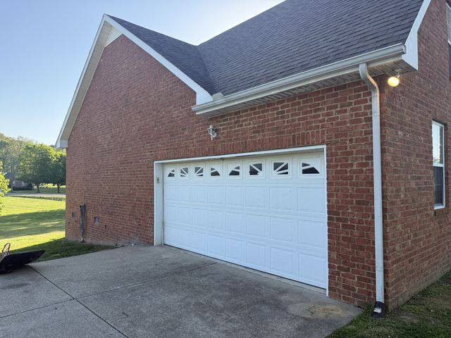 1702 Abiff Rd, Burns, TN 37029