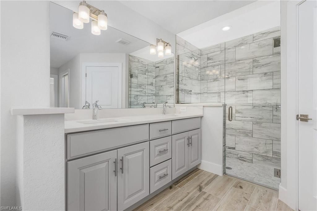 Image 16 of property listing at 346 SW 28th PL, Cape Coral, FL 33991