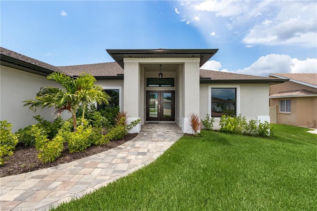 Image 2 of property listing at 346 SW 28th PL, Cape Coral, FL 33991