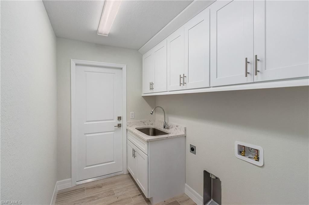 Image 21 of property listing at 346 SW 28th PL, Cape Coral, FL 33991