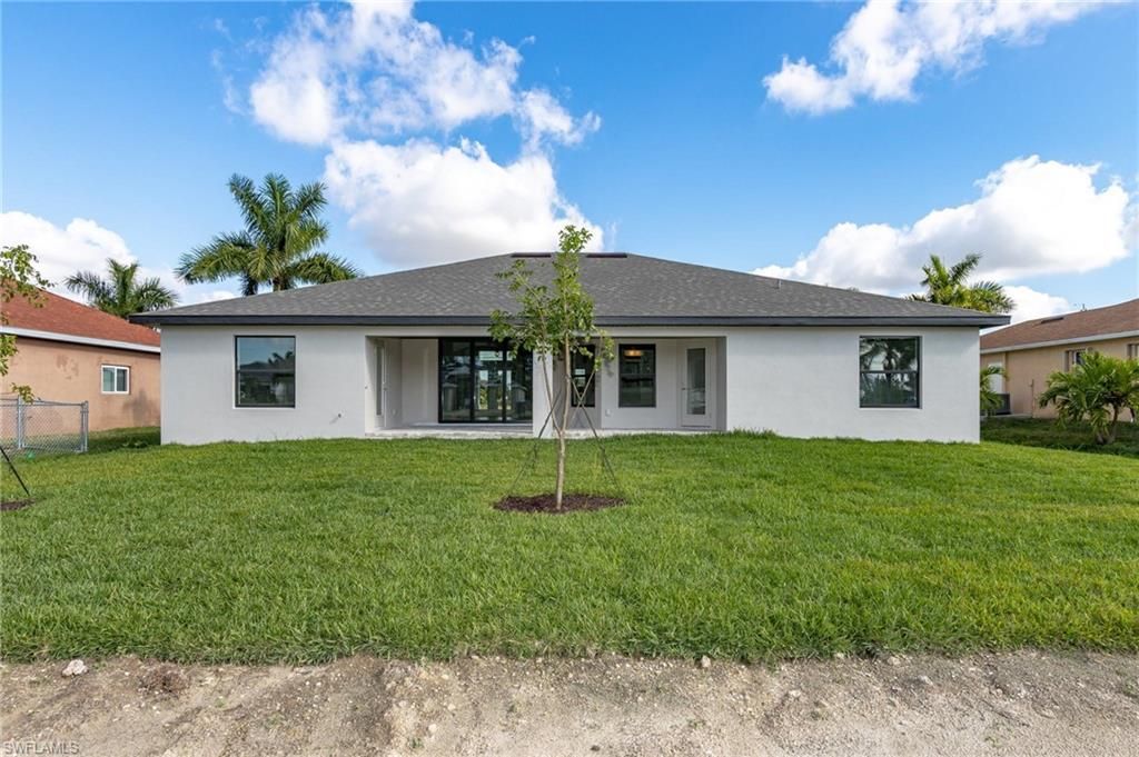 Image 23 of property listing at 346 SW 28th PL, Cape Coral, FL 33991