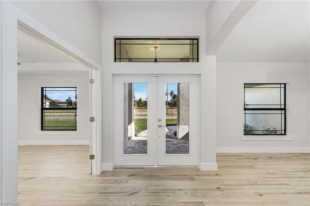 Image 3 of property listing at 346 SW 28th PL, Cape Coral, FL 33991