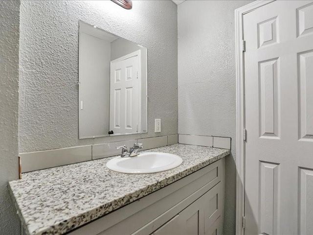 5117 Lavender 5195, Houston, TX 77026