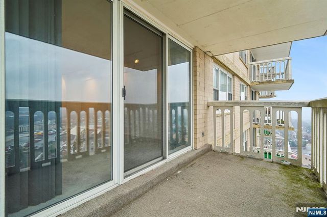 555 North 19W, Fort Lee, NJ 07024