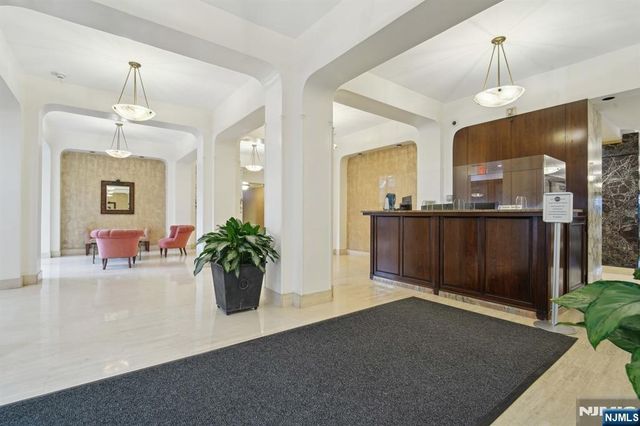 555 North 19W, Fort Lee, NJ 07024