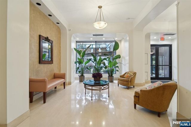 555 North 19W, Fort Lee, NJ 07024