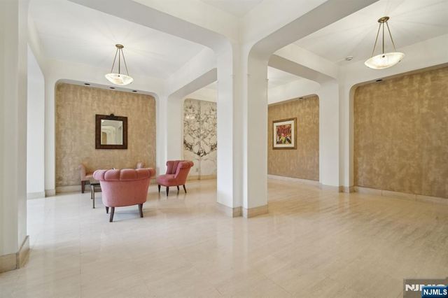 555 North 19W, Fort Lee, NJ 07024