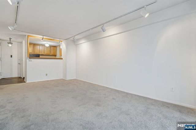 555 North 19W, Fort Lee, NJ 07024