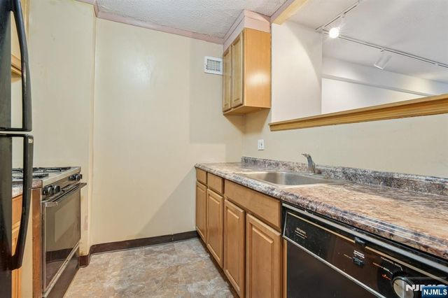 555 North 19W, Fort Lee, NJ 07024