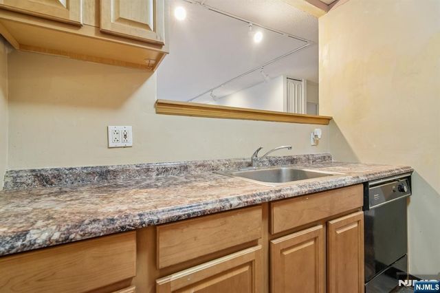 555 North 19W, Fort Lee, NJ 07024