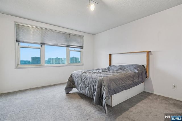 555 North 19W, Fort Lee, NJ 07024