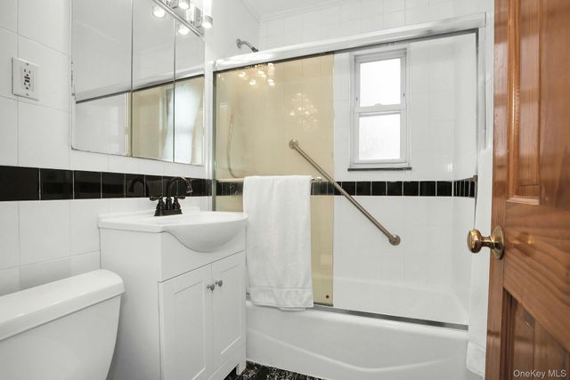 198-28 Pompeii Avenue 1A, Holliswood, NY 11423