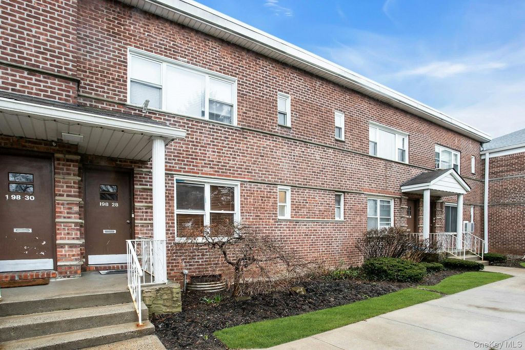 198-28 Pompeii Avenue 1A, Holliswood, NY 11423