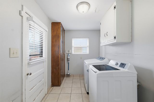 1212 W Lovers Lane, Arlington, TX 76013