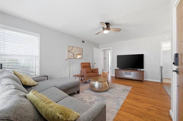 1212 W Lovers Lane, Arlington, TX 76013