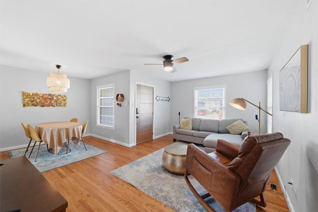 1212 W Lovers Lane, Arlington, TX 76013