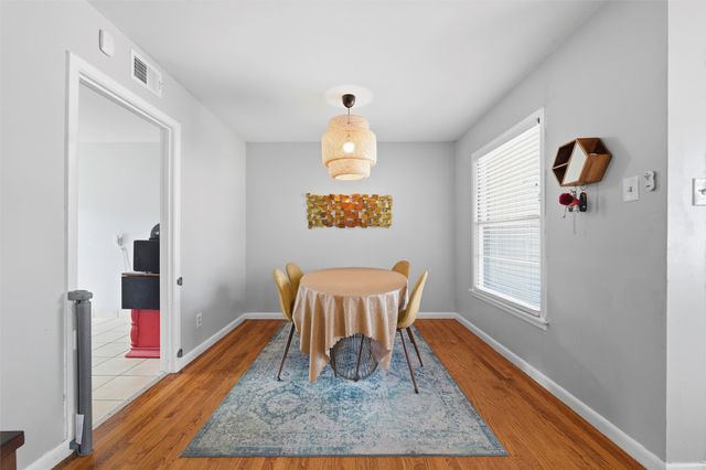 1212 W Lovers Lane, Arlington, TX 76013