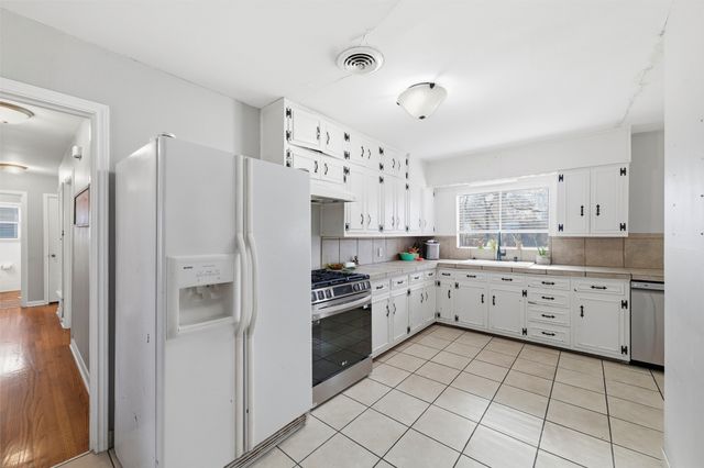 1212 W Lovers Lane, Arlington, TX 76013