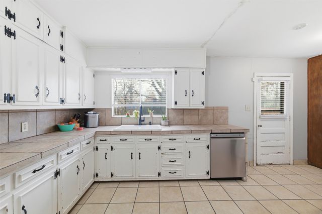 1212 W Lovers Lane, Arlington, TX 76013