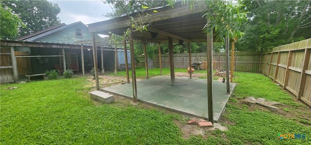 267 Illinois Street, Bloomington, TX 77951