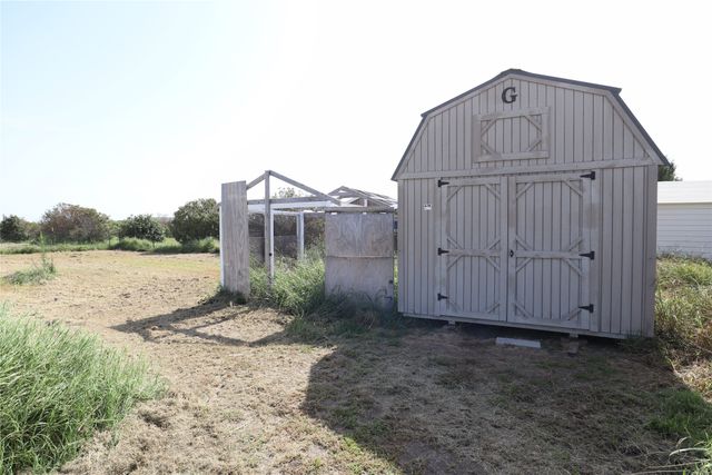 409 Oak Hollow Lane, Sherman, TX 75092